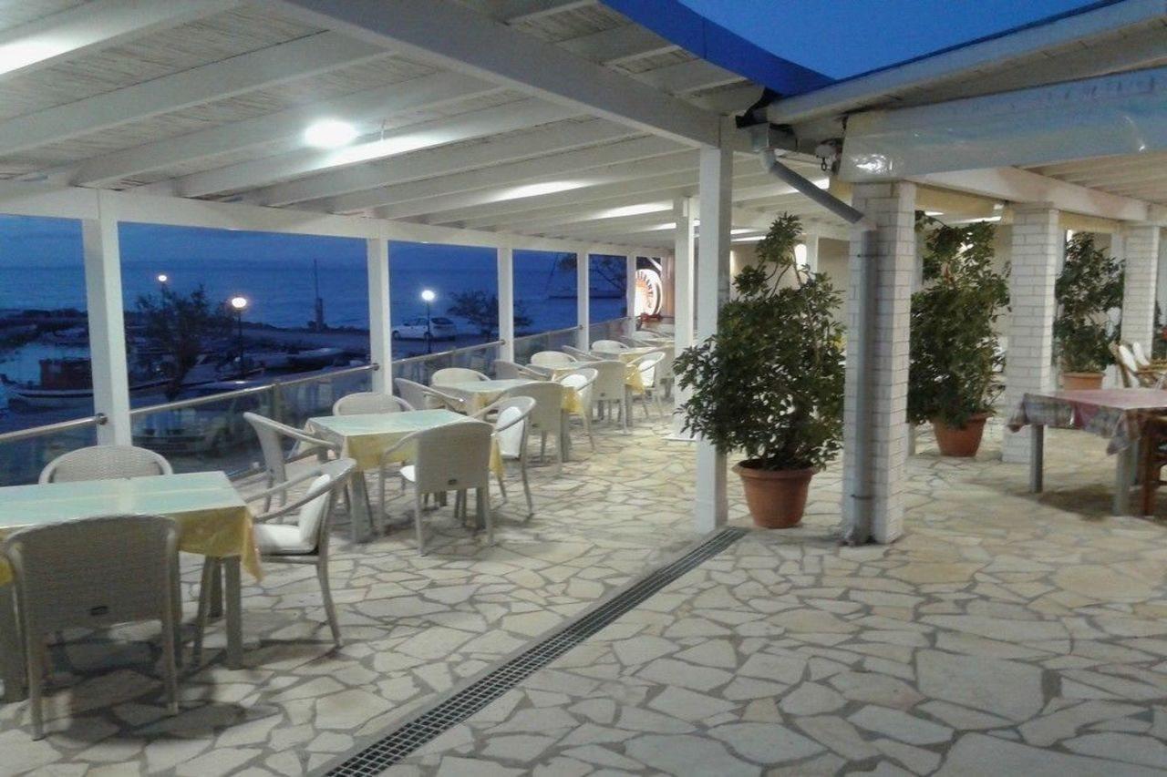 Golden Sunset Hotel Букари Екстериор снимка