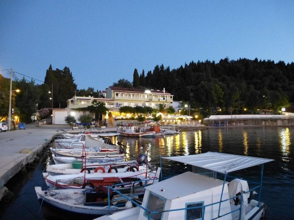 Golden Sunset Hotel Букари Екстериор снимка