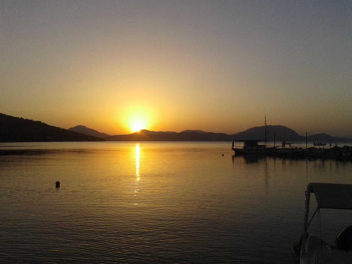 Golden Sunset Hotel Букари Екстериор снимка