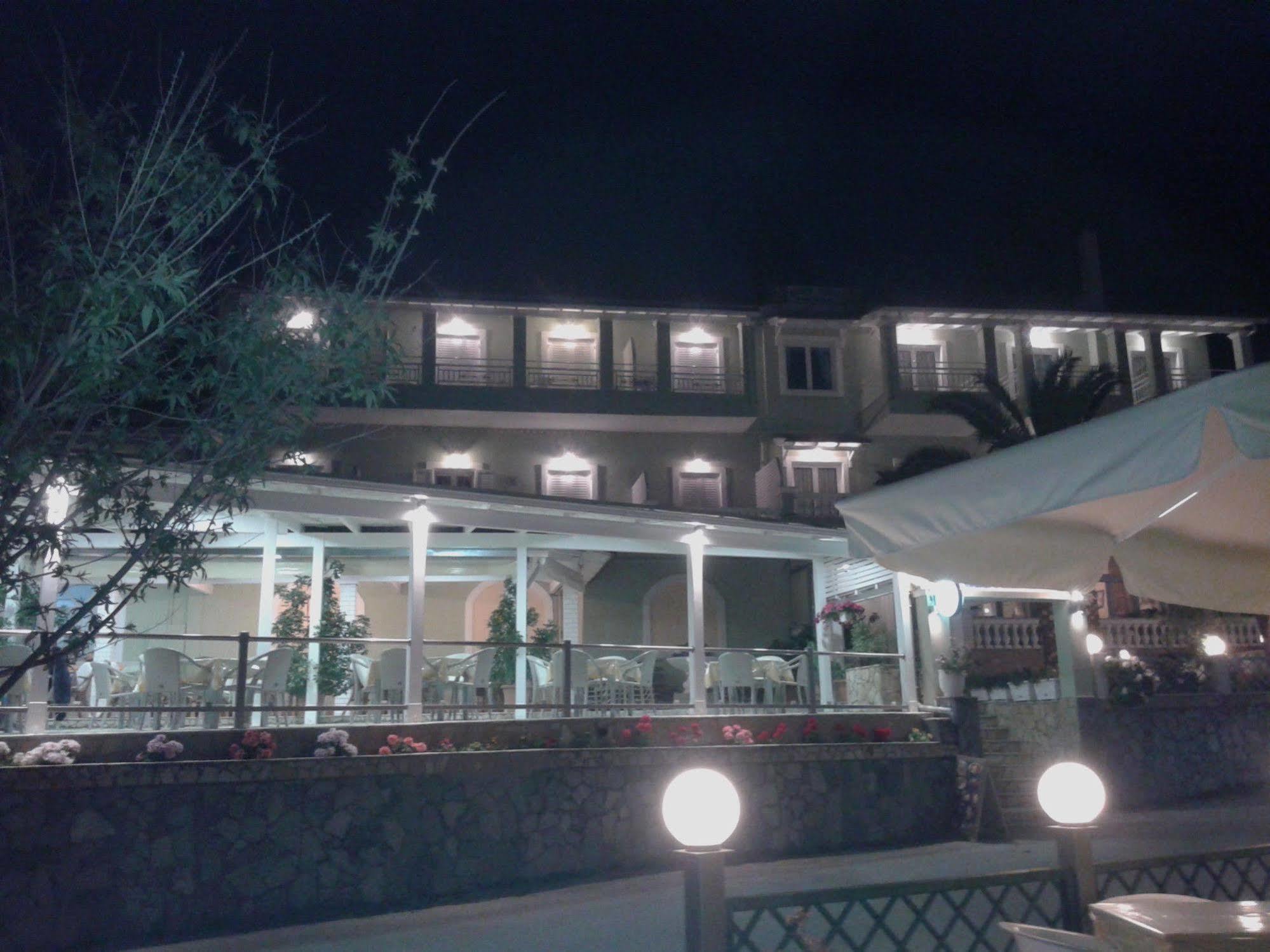 Golden Sunset Hotel Букари Екстериор снимка