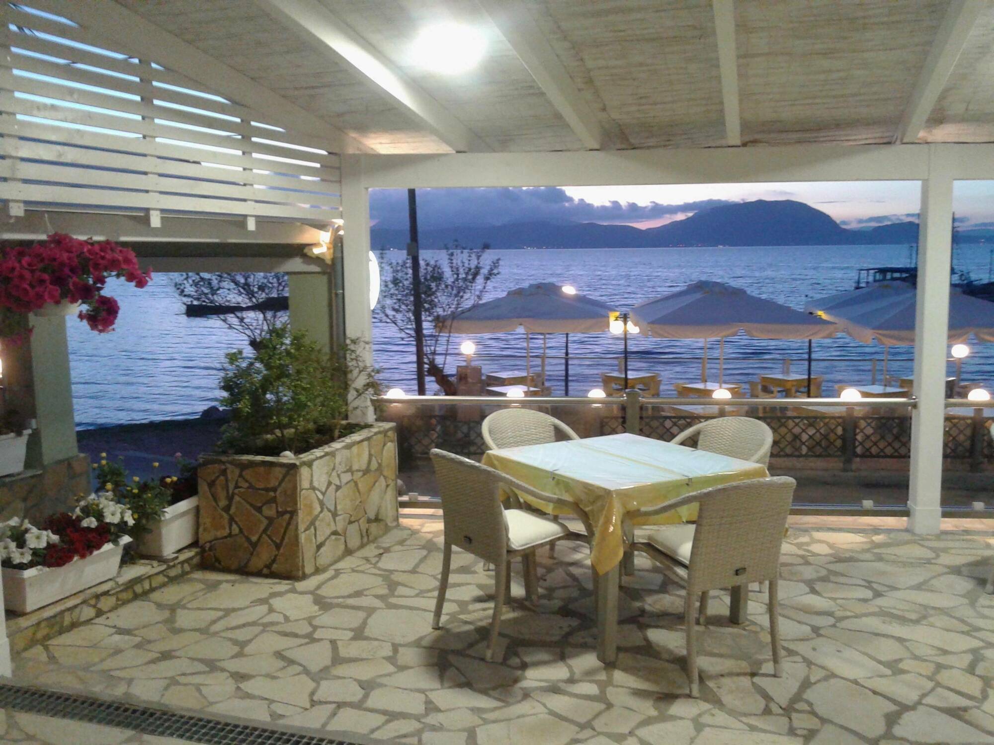 Golden Sunset Hotel Букари Екстериор снимка