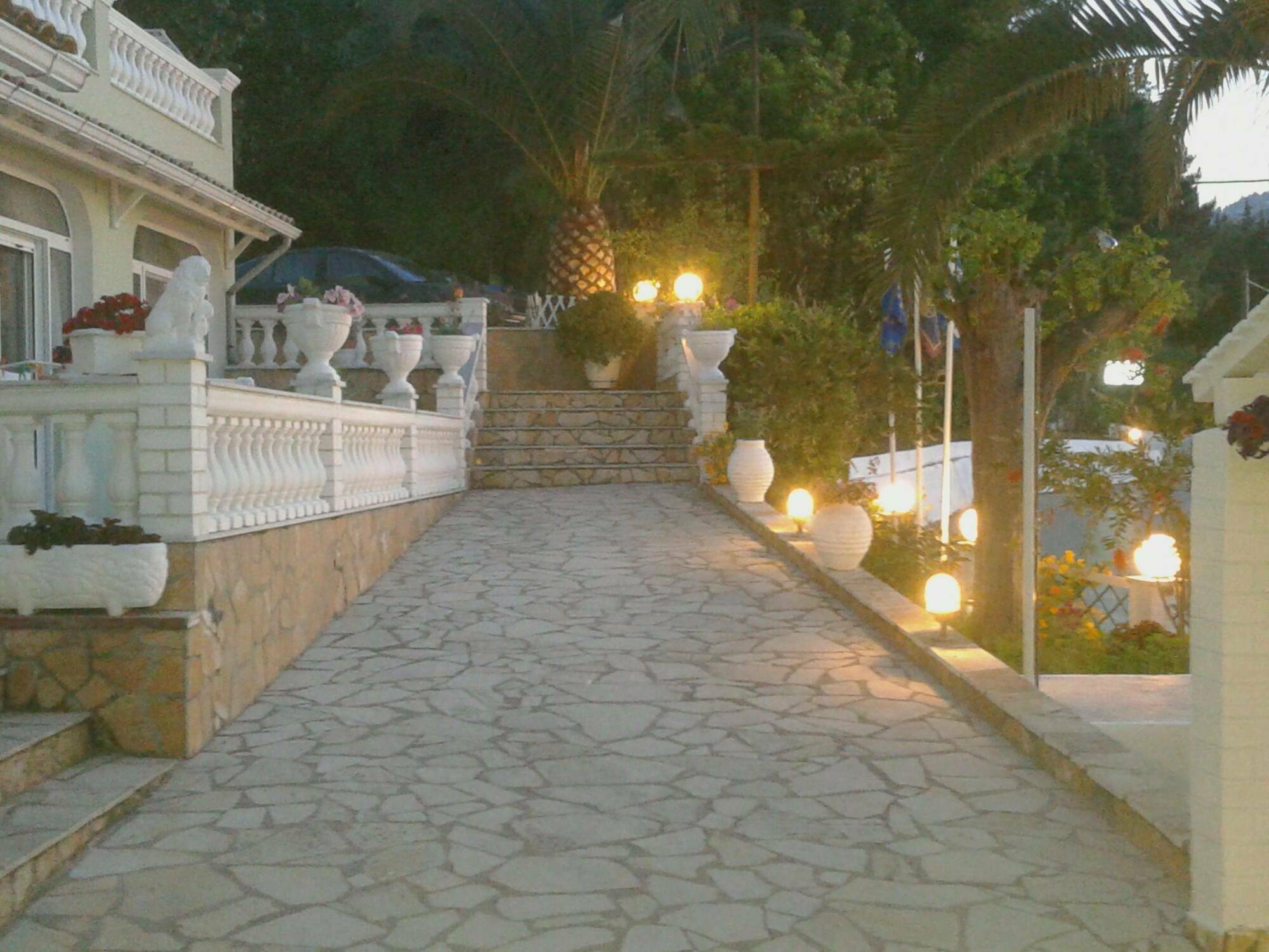 Golden Sunset Hotel Букари Екстериор снимка