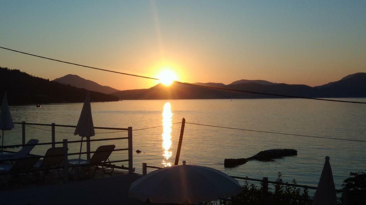 Golden Sunset Hotel Букари Екстериор снимка